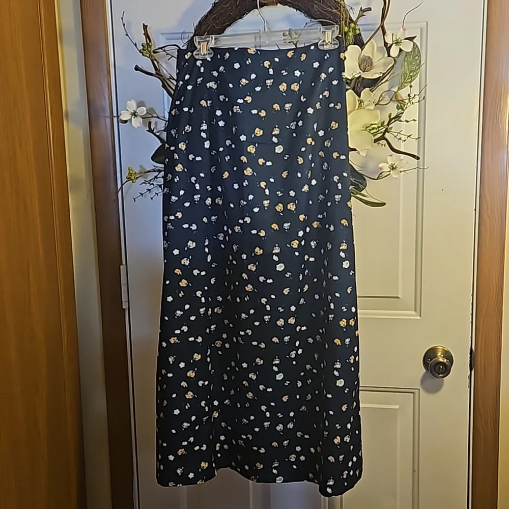 Shein Skirt - Picture 5 of 8